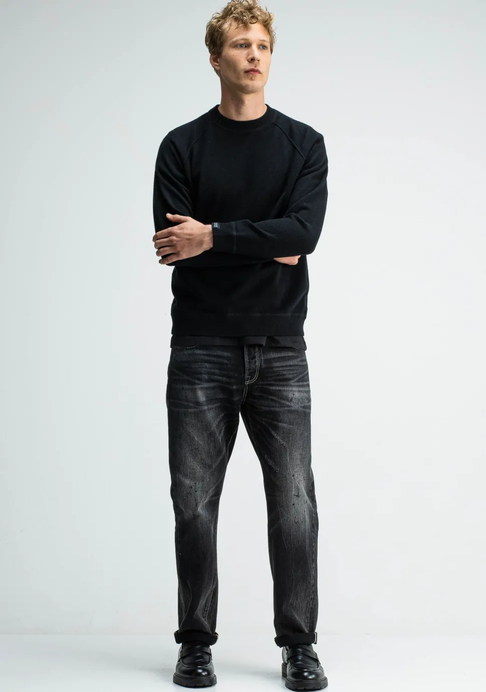 BUTCHER OF BLUE SWEATER