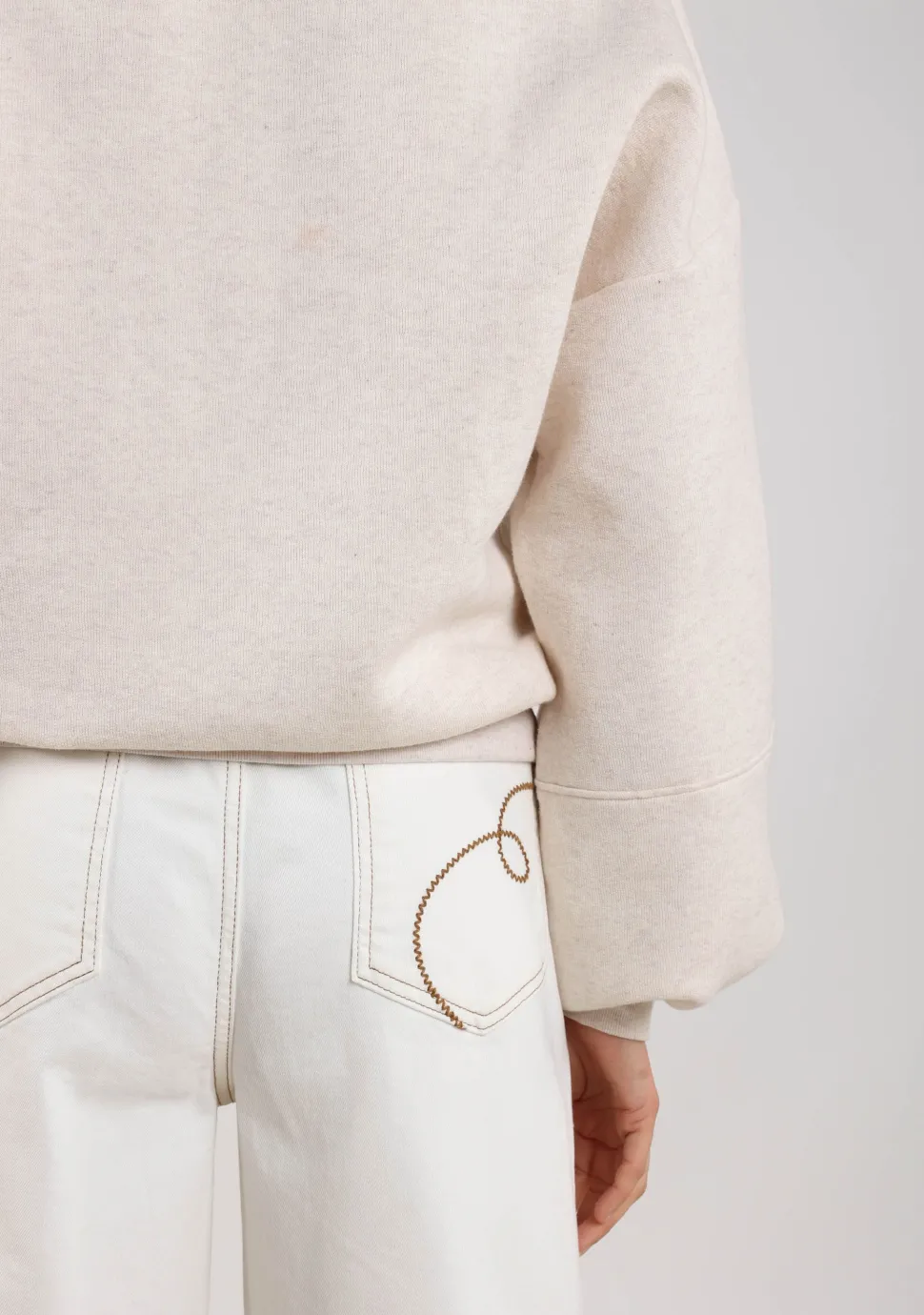 NUKUS SWEATER