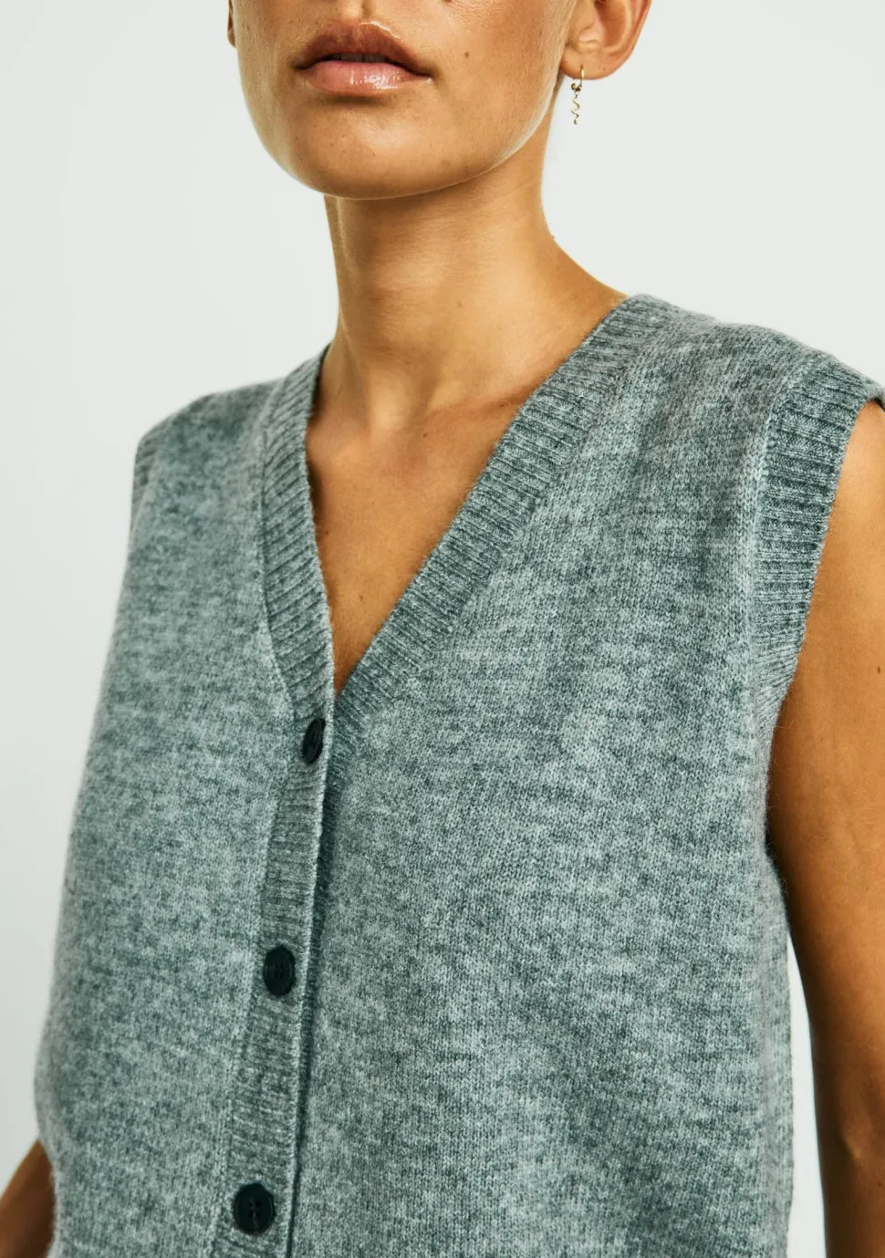 WITH BLACK GILET