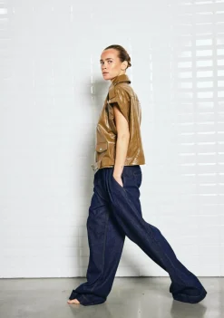 WITH BLACK GILET