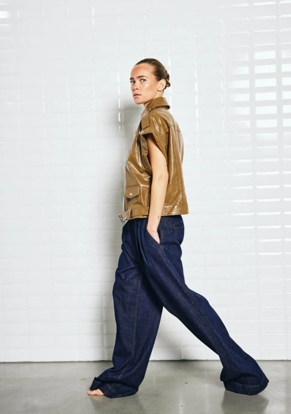 WITH BLACK GILET