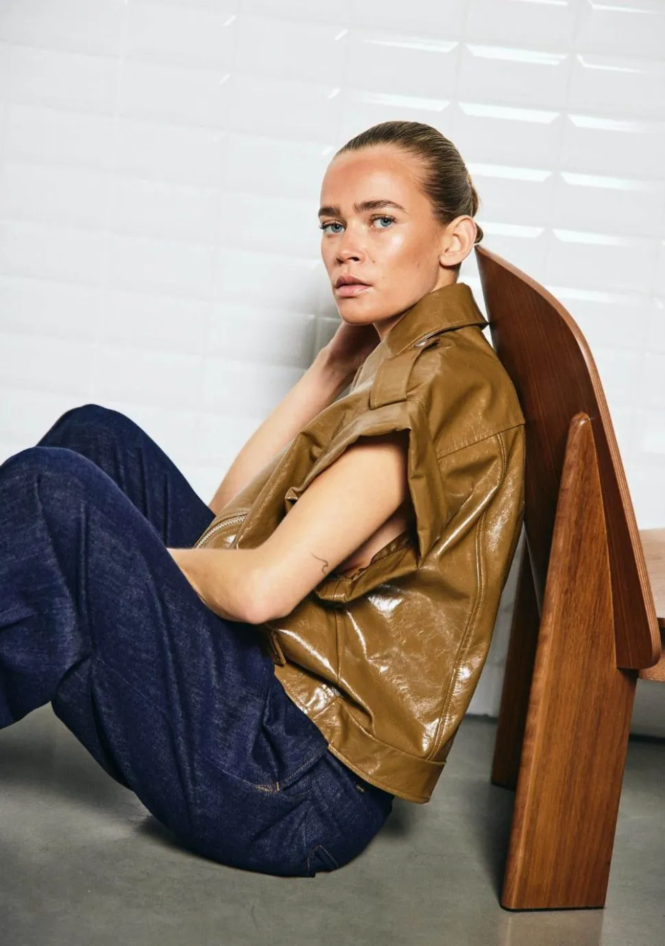 WITH BLACK GILET